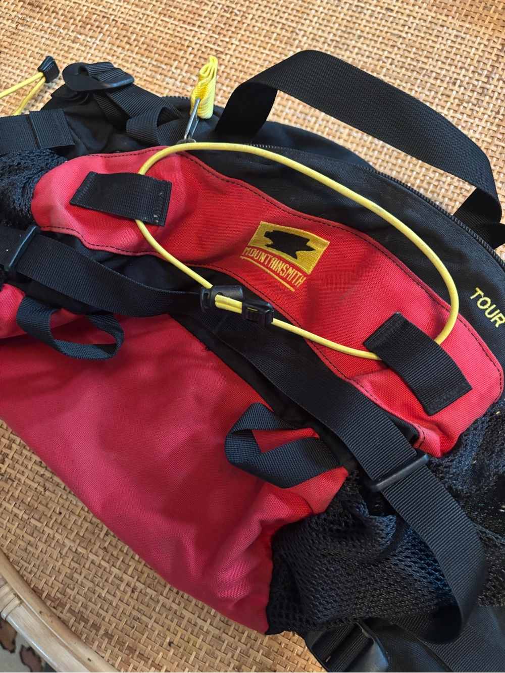 Mountainsmith Tour Lumbar Pack Red Black Vintage Hiking Waist Bag Yellow Bungee